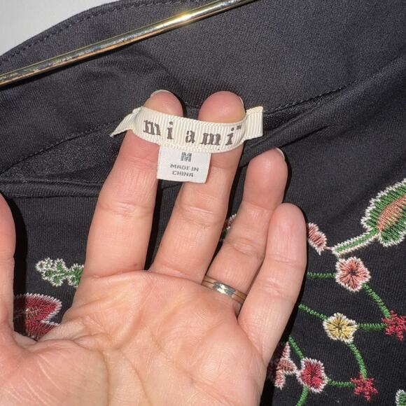 Mi Ami Marty Black Embroidered Floral Mini Skirt Womans Size M - Picture 4 of 9